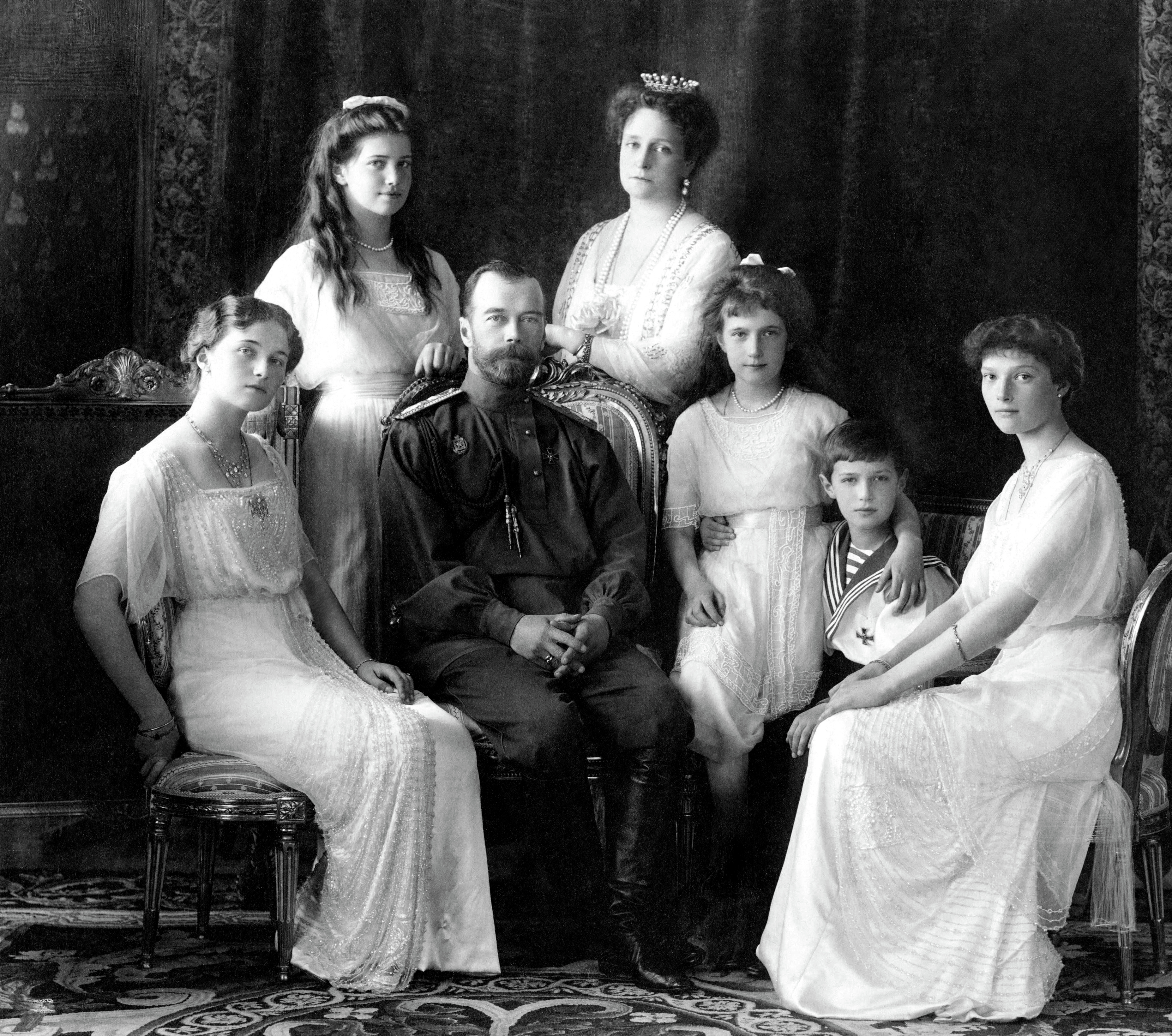ROMANOV FAMILY (1913 PIC., MURDERED 1918, LEFT TO RIGHT-OLGA, MARIA, NICHOLAS II, ALEXANDRA, ANASTASIS, ALEXEI, AND TATIANA)